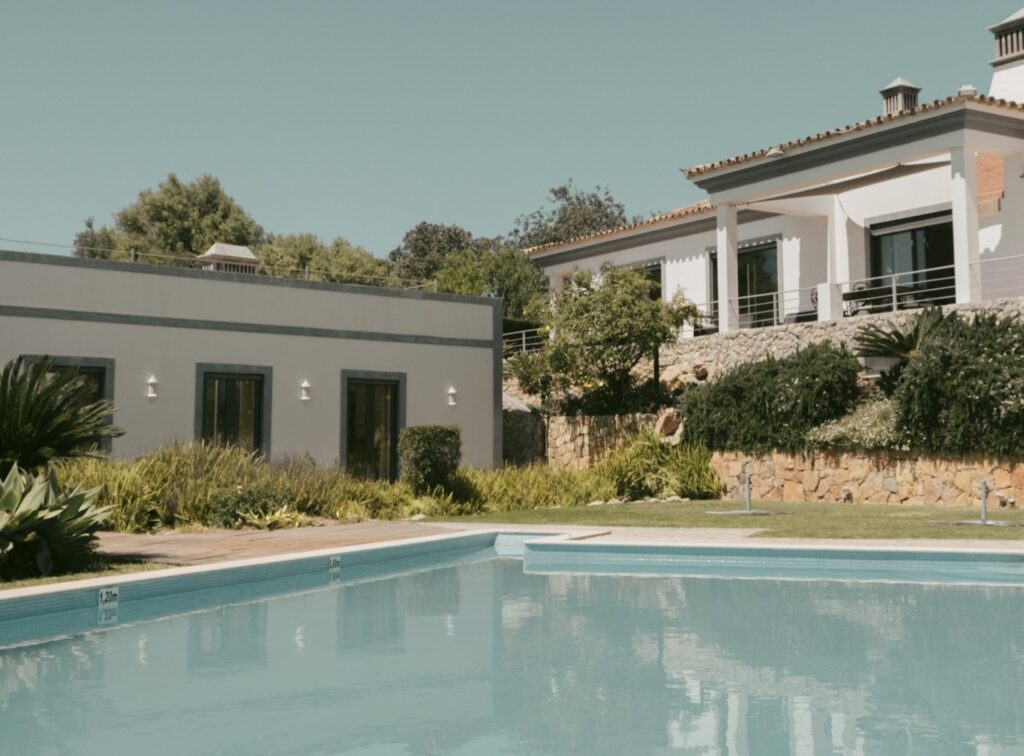 pomar-coliving-algarve-pool-garden-cut