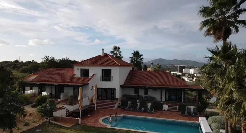 Pomar na praia by the sky